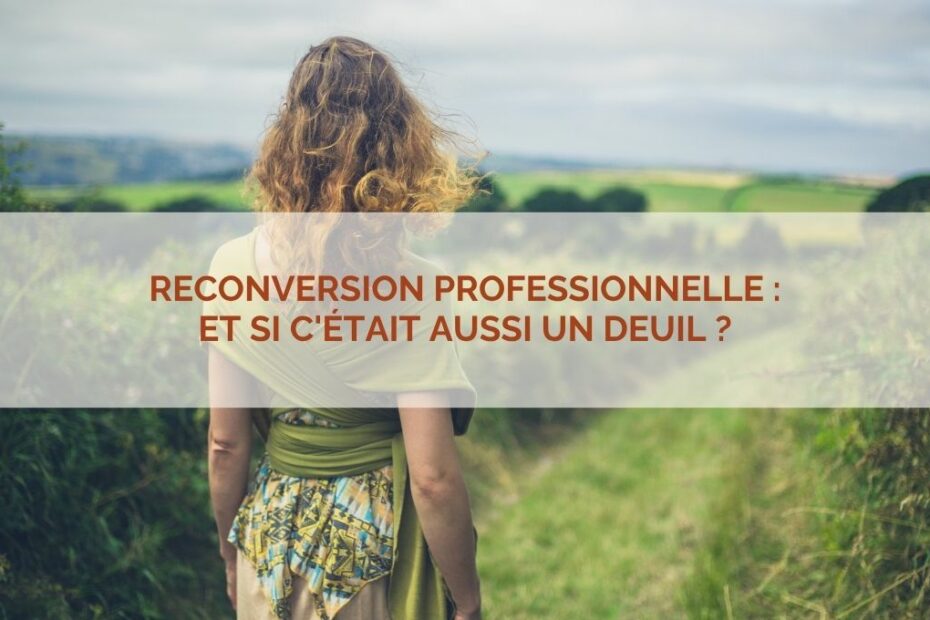 Femme regardant l'horizon lors d'une reconversion professionnelle, illustrant le processus de deuil accompagné par la sophrologie